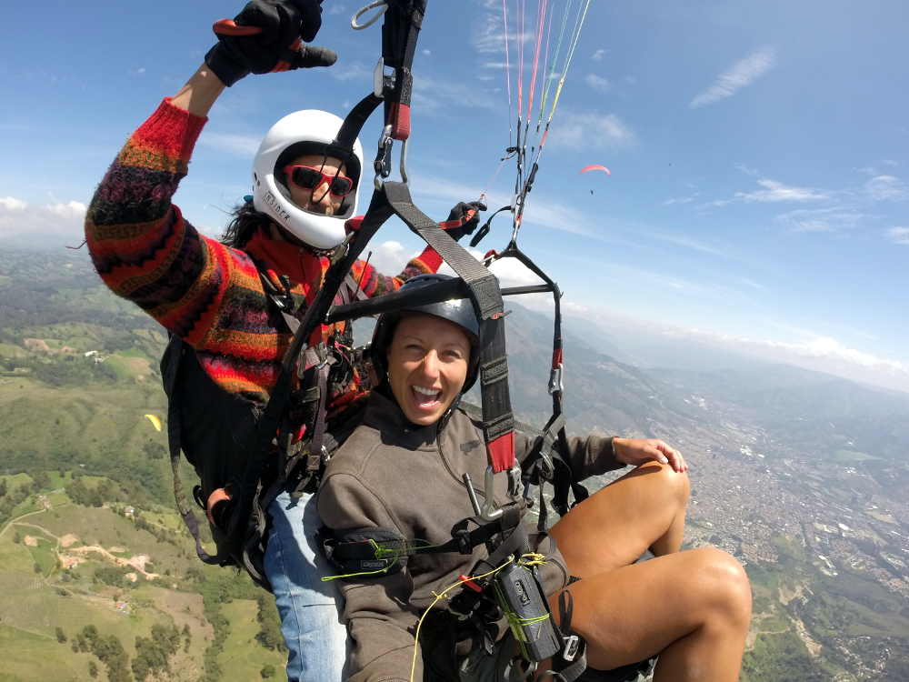 Parapente biplaza cerca de Medellín (La Chiqui Travel)