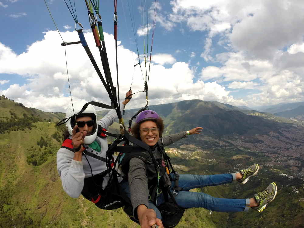 Vuelo biplaza en el aire sobre Antioquia