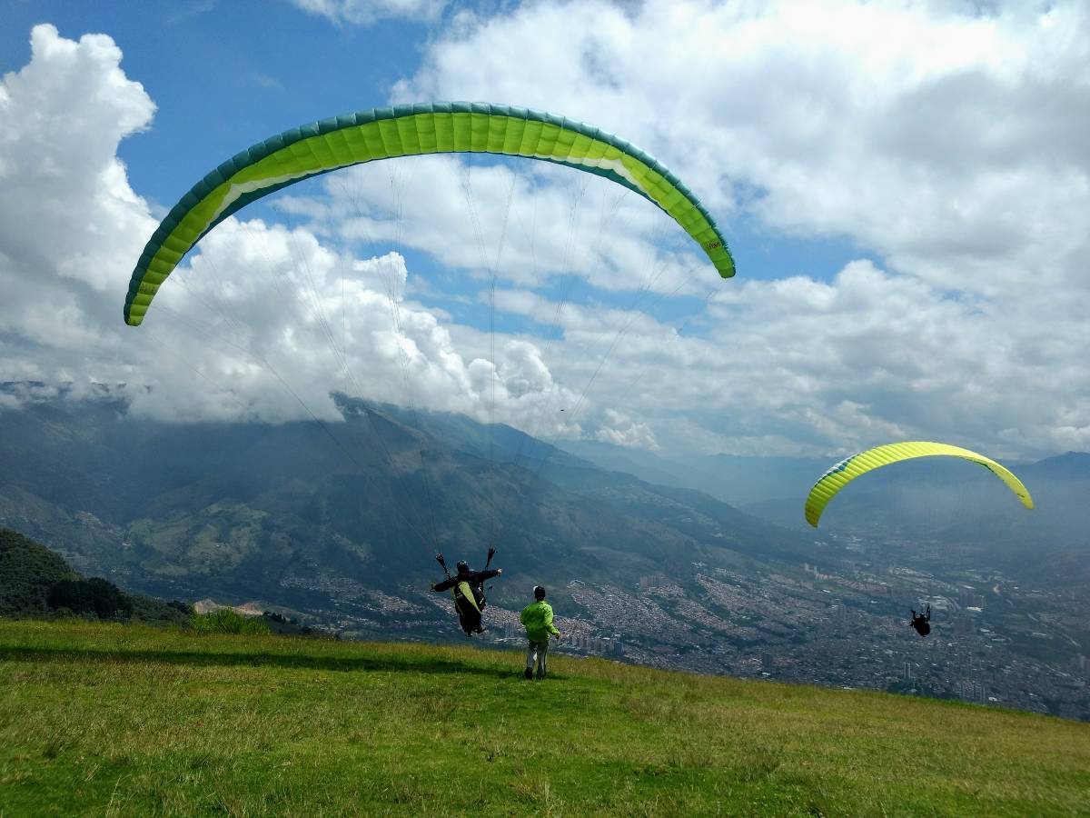 Despegue en parapente en San Félix